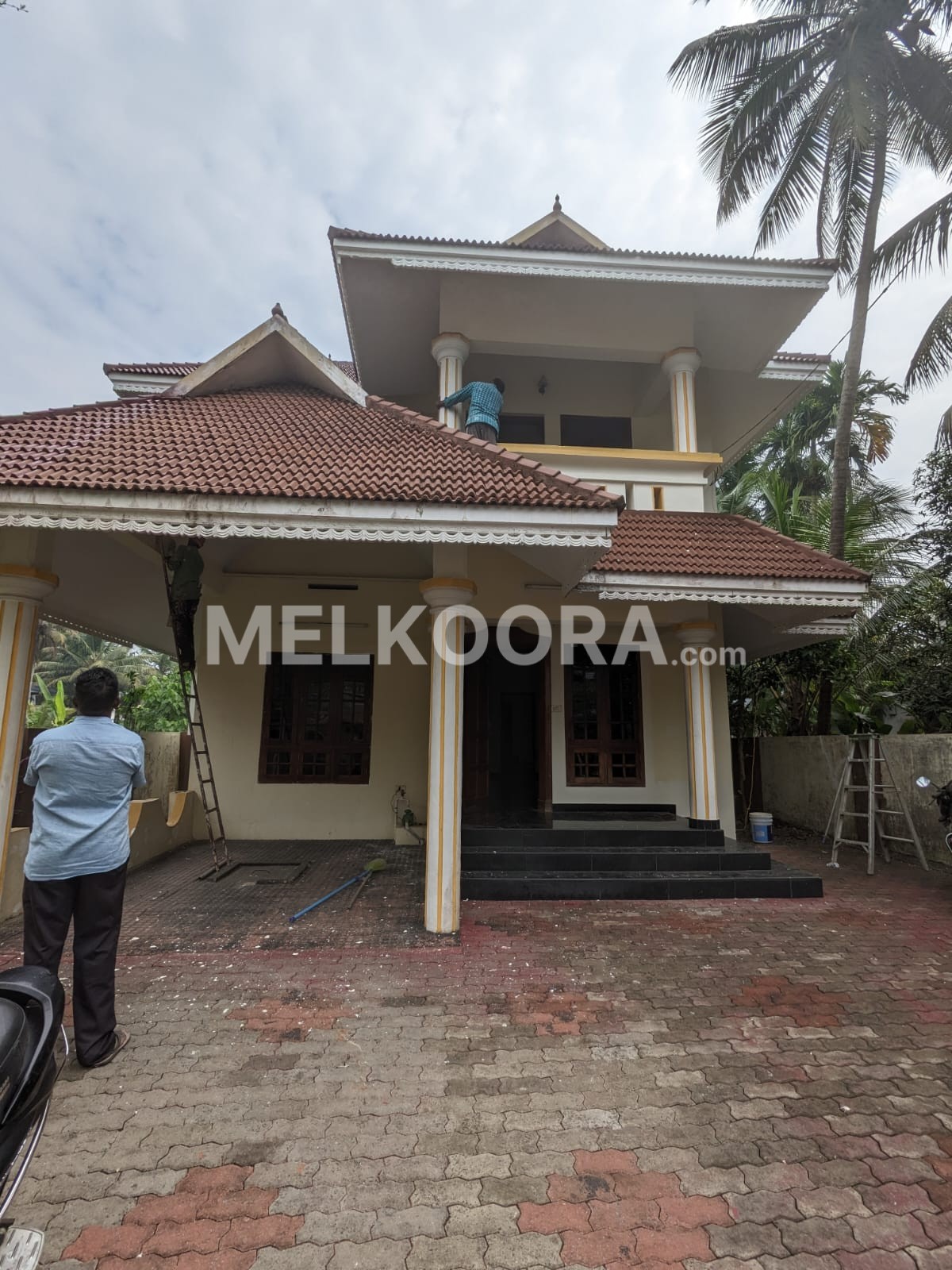 4 BHK SEMI FURNISHED INDEPENDENT  HOUSE FOR SALE AT POONITHURA