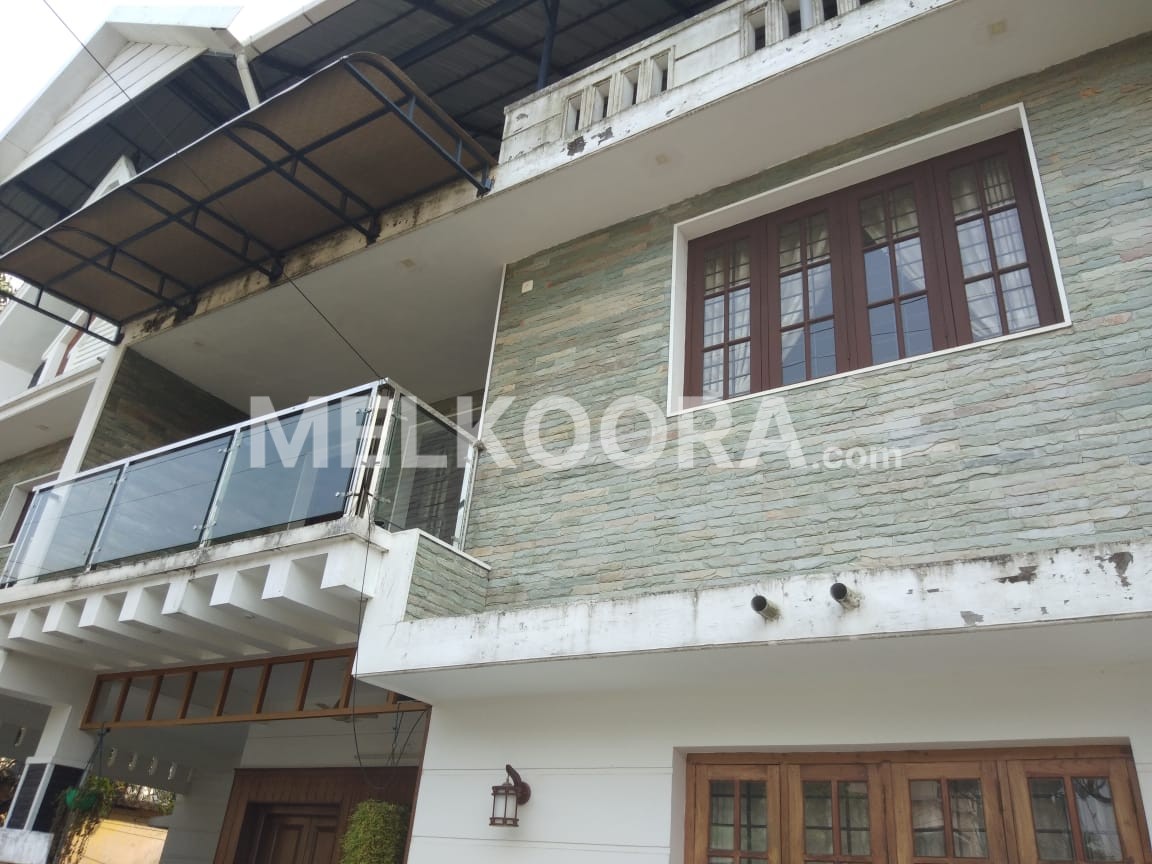 Spacious 3 BHK Semi-Furnished Independent House for Rent in the Prime Location of Kadavanthra