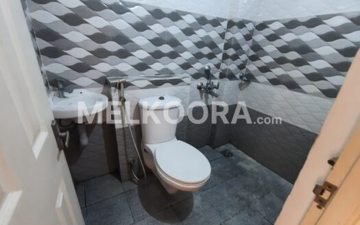 Semi-Furnished Apartment for Rent in the Bustling Neighborhood of Kaloor