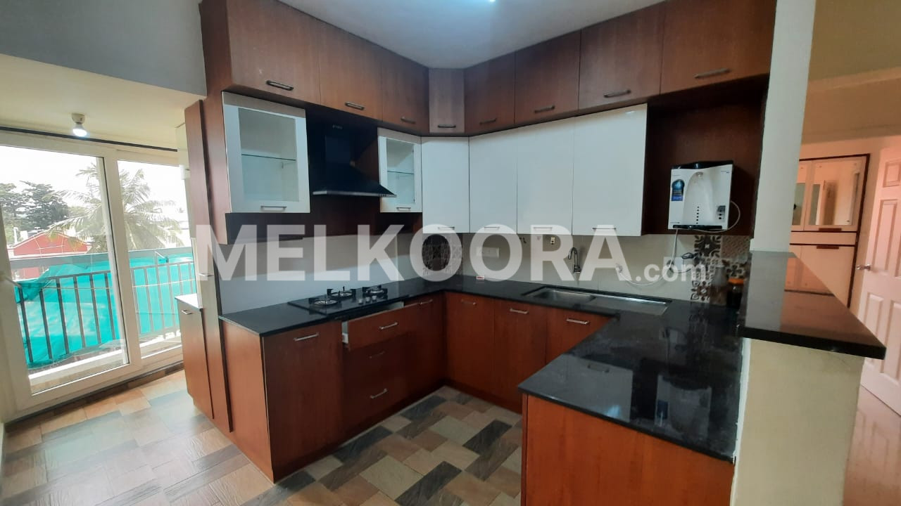 Semi-Furnished Apartment for Rent in the Bustling Neighborhood of Kaloor