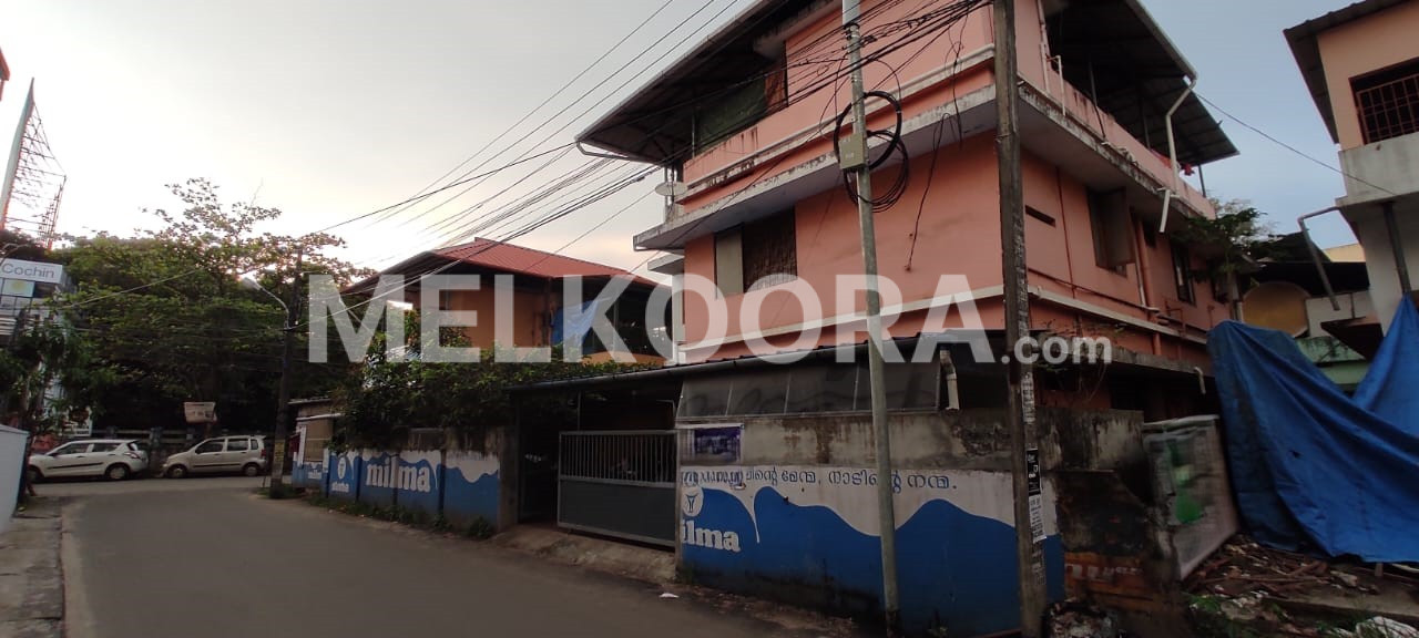 6BHK 2000Sqft Semi furnished house for sale at Vyttila for Rs2.70Cr