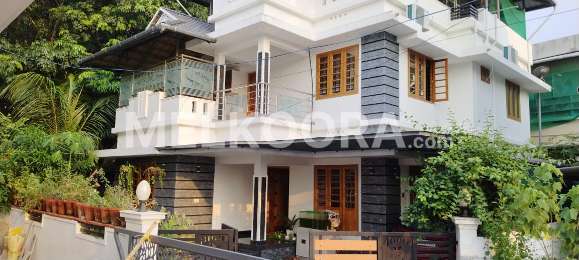 4BHK 1850Sqft Semi Furnished House For Sale at Chottanikkara For Rs 74Lakhs