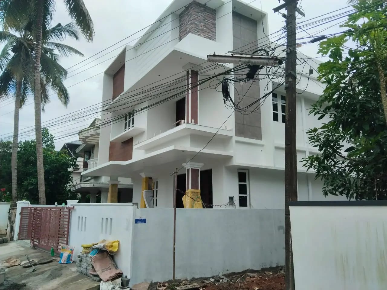 3BHK 1650Sqft Semi Furnished House For Sale at Vytilla For Rs 82Lakhs