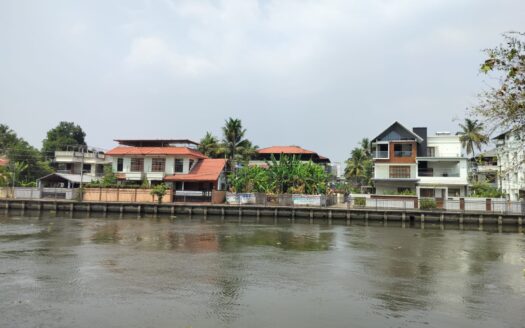 4BHK 3000Sqft Semi furnished house for sale at Vyttila for Rs3.1Cr.