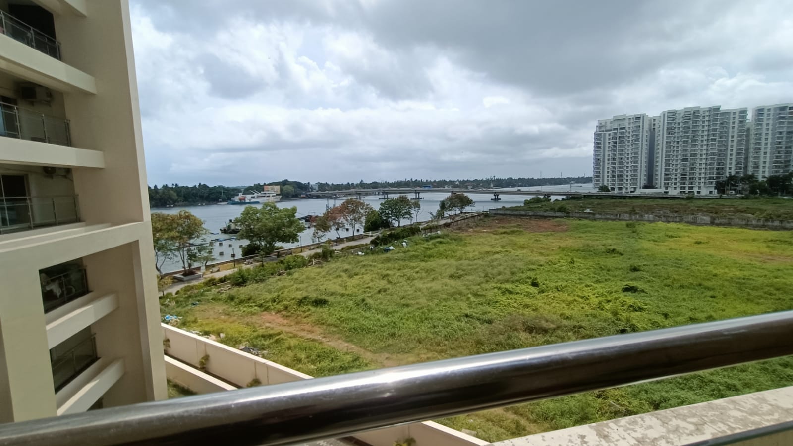 2BHK 2000Sqft Fully Furnished Flat for Sale at Marine drive for Rs 60000