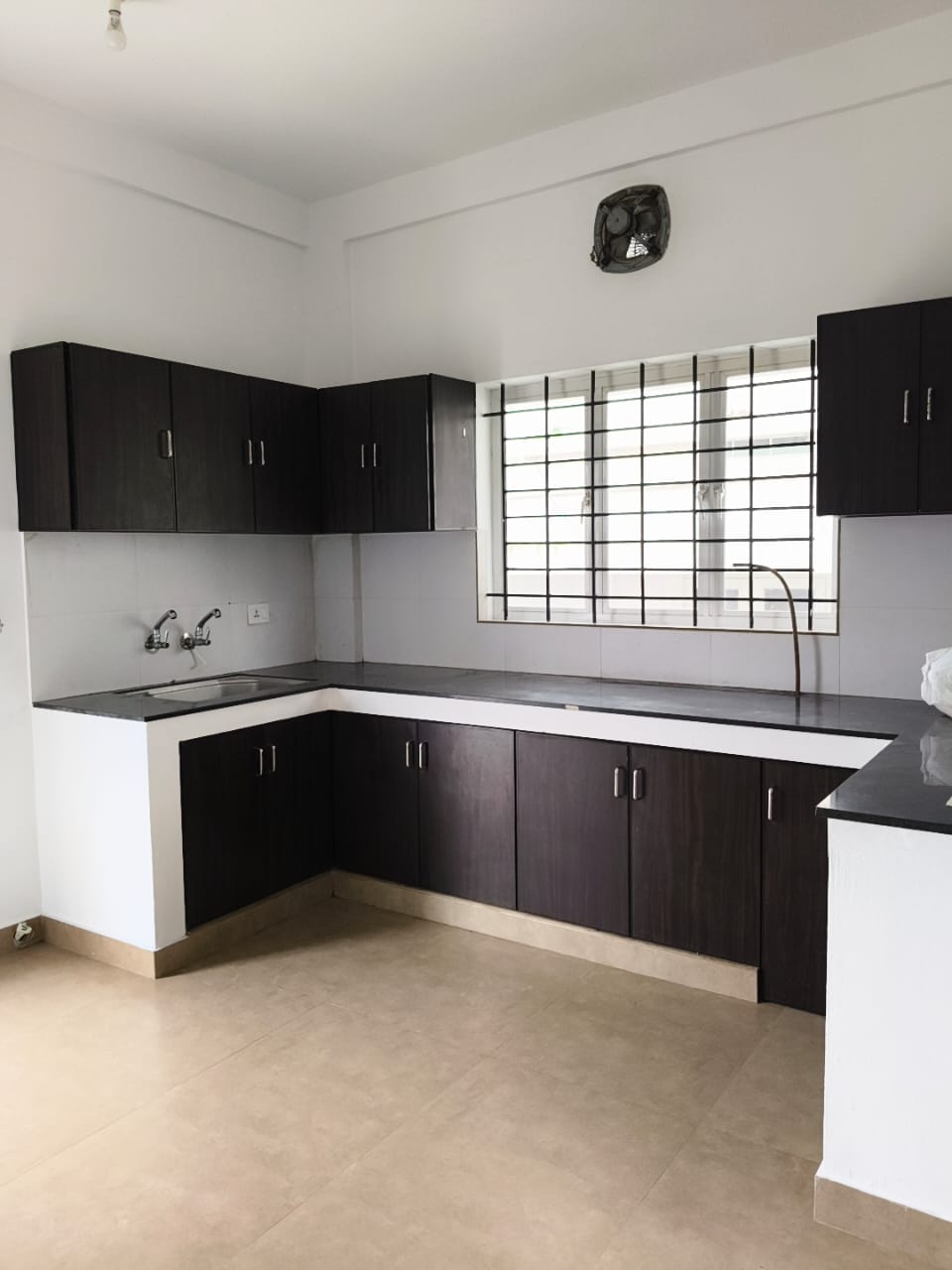 2BHK 950Sqft Semi Furnished Apartment for Rent at Kalamassry for Rs 20000/Month