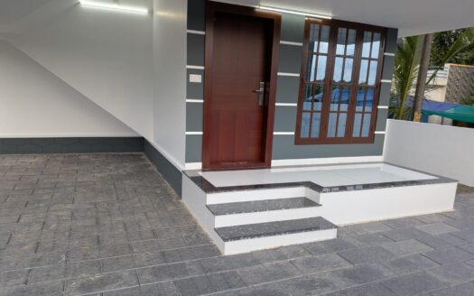 1525Sqft Semi Furnished House for Sale at Mulanthuruthy for 54Lakhs