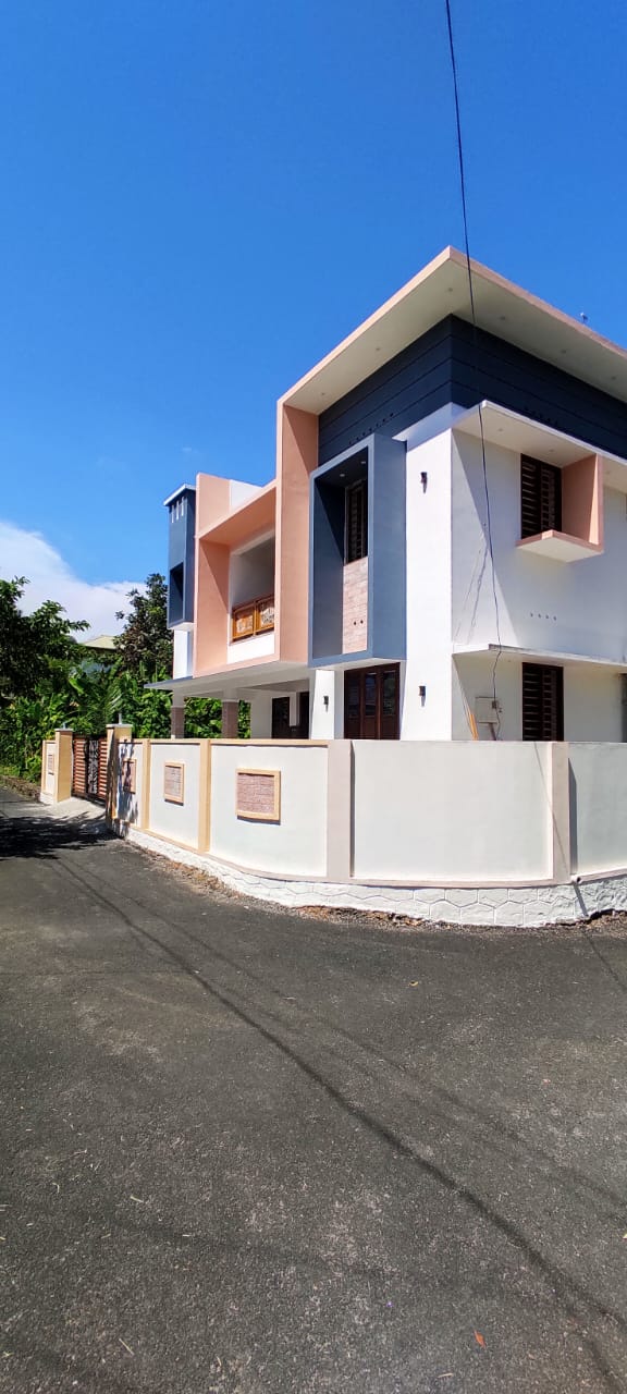 4BHK 1650Sqft semi Furnished house for Sale at Thrippunithura for Rs 79L