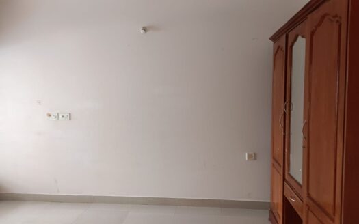3BHK 1300Sqft Semi Furnished Flat for rent at Kaloor for 30000/Month.