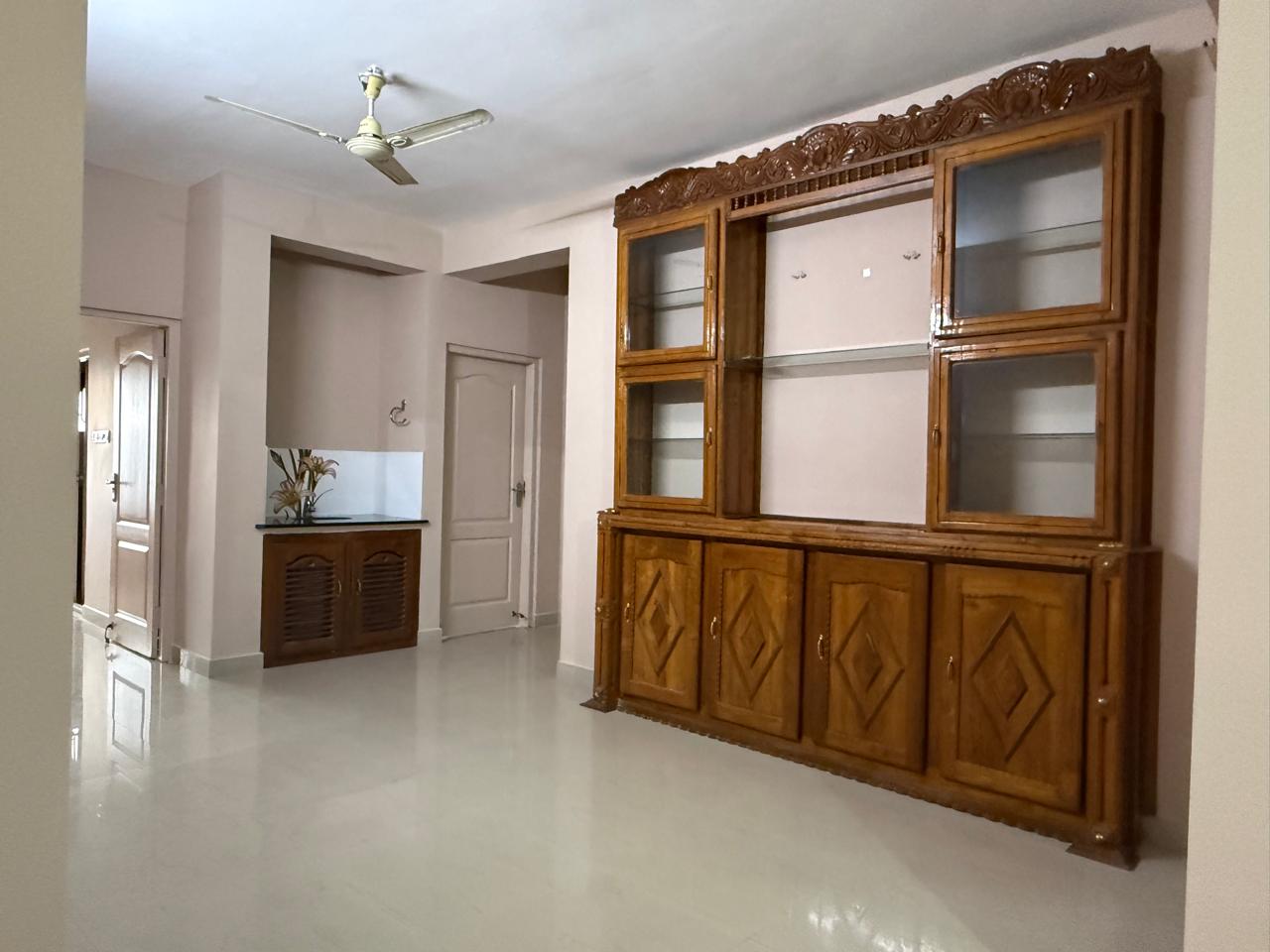 3BHK 1300Sqft Semi Furnished Flat for Rent at Kaloor for Rs 28000/Month