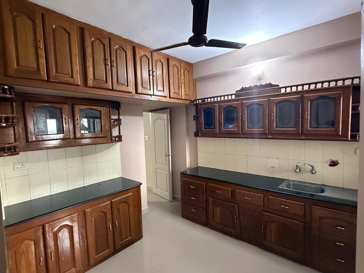 3BHK 1300Sqft Semi Furnished Flat for Rent at Kaloor for Rs 28000/Month