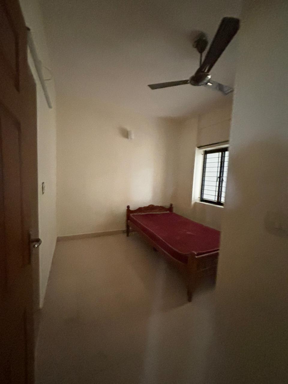 3BHK 1300Sqft Semi Furnished Flat for Rent at Palarivattom for Rs 20000/Month.